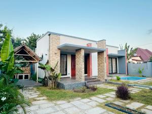 a villa with a swimming pool in a resort at Shubbys Villa in Dar es Salaam