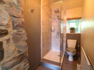 a bathroom with a toilet and a glass shower at Jasmine Cottage in Matlock +15 photos