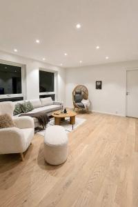 a living room with a couch and a table at The View - 4BR Central Voss - The Voss Collection in Vossevangen