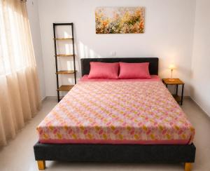 a bedroom with a large bed with a pink pillow at Portal de Santa Maria in Santa Maria