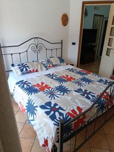 a bed in a bedroom with a floral bedspread at MisterBeB in Misterbianco