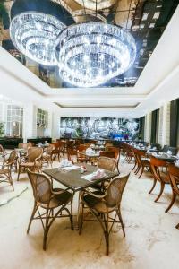 Java Paragon Hotel & Residences tesisinde bir oturma alanı