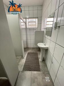 a bathroom with a toilet and a sink at Hospedaria Monterrey - Entre Hortolândia e Monte Mor in Monte Mor +55 photos