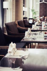 Java Paragon Hotel & Residences tesisinde bir oturma alanı