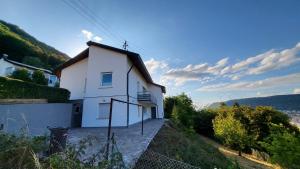 a white house on the side of a hill at FeWo Panoramablick Geislingen in Geislingen an der Steige