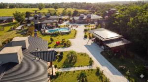 an aerial view of a house with a yard at Complejo de Cabañas Los 2 Soles 9 in Los Reartes