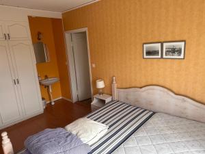 a bedroom with a bed and a sink at Härjulfs hus in Lillhärdal +1 photo