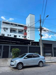a silver car parked in front of a building at M e M Studio novo 107 in Ipatinga
