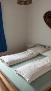two beds sitting next to each other in a room at Wohnhaus Leitner in Wald am Schoberpaß
