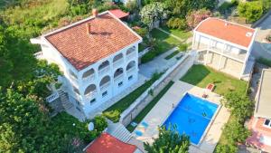 an aerial view of a white house with a red roof at Sunset Pool Retreat in Zagrađe