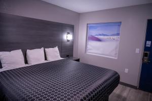 a bedroom with a large bed in a room at Budget Inn in Alamogordo