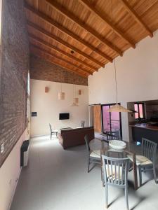 a living room with a table and chairs and a couch at La Rosadita in Concordia