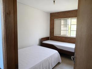 a small bedroom with two beds and a window at Recanto da Cuesta in Botucatu +29 photos