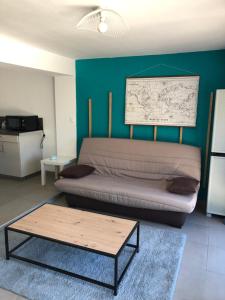 a living room with a couch and a table at Gîte Apaisant in Llauro