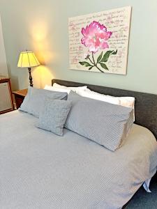 a bedroom with a bed with a pink flower on the wall at Bristol Suites in Bristol