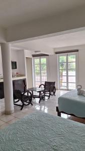 a bedroom with two beds and a table and chairs at Los Pueblitos de Guanajuato in Guanajuato