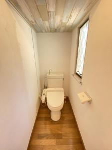 a small bathroom with a toilet in a room at トラストメゾン荻 in Ito