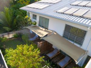 an overhead view of a house with a porch with chairs at Le Pacifik Kone in Koné