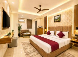 a hotel room with a bed and a television at Hotel Kelvish Plaza-Delhi Airport in New Delhi +16 photos