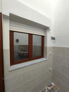 a bathroom with a window and a shower at شقق يوسف للكراء in Gabès