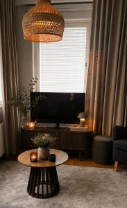 a living room with a table and a large window at Kraatterin Helmi Suite Resort Premium-Luxus 1107 in Lappajärvi