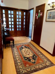 a living room with a rug on the floor at Central Home Arouca in Arouca