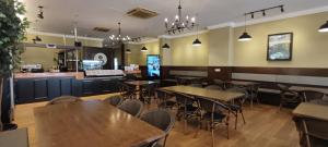 a restaurant with tables and chairs and a bar at Hotel Ipoh City in Ipoh