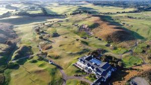 an aerial view of a golf course at Kanasta Caravan Park in Rye