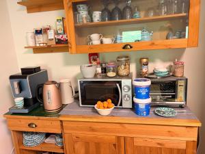 a kitchen counter with a microwave and a bowl of oranges at Wagnermoosgut in Bad Ischl +19 photos