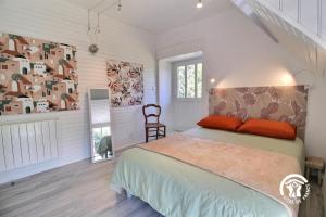 a bedroom with a bed in a room at Ty venoux in Elven