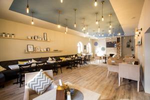 Restoran või mõni muu söögikoht majutusasutuses Tezh Ler Resort