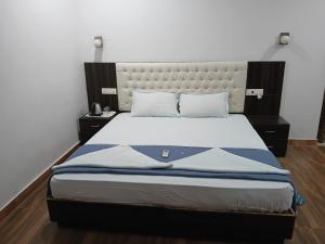 a bedroom with a large bed with a large headboard at Cross Bill Beach Resort in Havelock Island