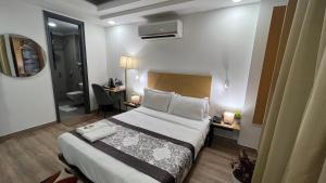 a hotel room with a bed and a bathroom at Saltstayz Express - Golf Course Road & DLF Phase-1 in Gurgaon