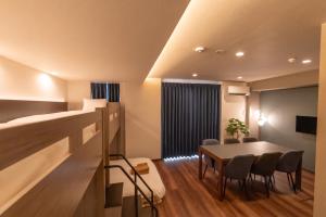 a dining room with a table and chairs in a room at ReLA Minami-Nagareyama in Nagareyama