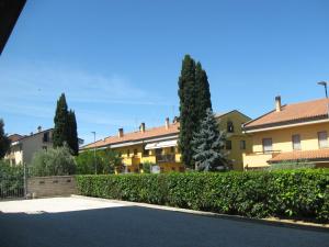 a group of buildings with trees and a street at Appartamento open space al civico 29 in Collestrada