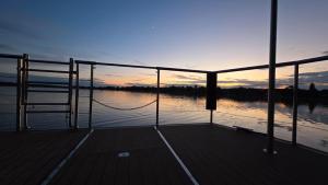 a boat deck with a view of the water at Seeblick Hausboot Sambesi in Königs Wusterhausen