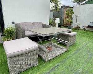 a picnic table and two chairs on the grass at La Kazbanon in La Possession