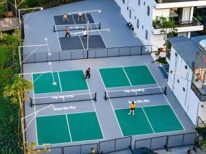 an overhead view of a tennis court at Home Mộc Mer Mộc Châu in Mộc Châu