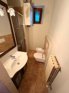 a bathroom with a sink and a toilet at Antica Locanda La Posta in Gaggio Montano