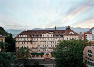 Nespecifikovaný výhled na hory nebo výhled na hory při pohledu z hotelu