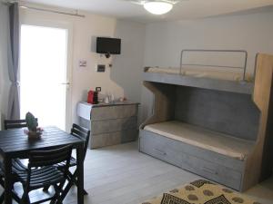 a room with a bunk bed and a table and a dining room at Camera gigli al civico 29 in Collestrada