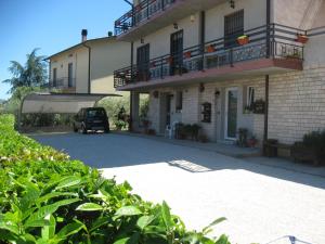 a car parked in front of a building with a balcony at Camera gigli al civico 29 in Collestrada