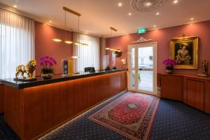 a lobby of a salon with a reception counter and aemetery at Atlanta Budget Darmstadt in Darmstadt