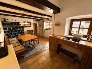 a kitchen with a table and a dining room at Torwärterhaus Kipfenberg-Arnsberg in Arnsberg