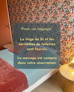 a bedroom with a bed with a wall at Escales patrimoniales en cœur de ville in Poitiers +15 photos