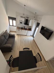 a living room with a couch and a table at Apartamento Turístico La Miranda in Elche de la Sierra