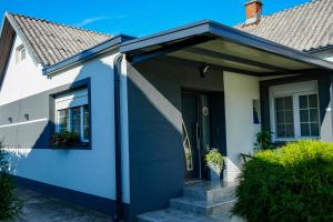 a blue and white house with a front door at Kuća za odmor BARBARELLA - prostrani 2BR apartman, parking & WiFi in Čakovec +28 photos