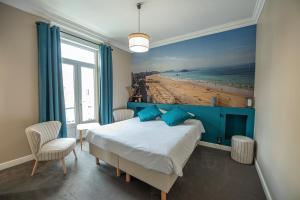 a bedroom with a bed and a view of the beach at La Villa du Sillon by les Ambassadeurs - Saint Malo Plage in Saint Malo