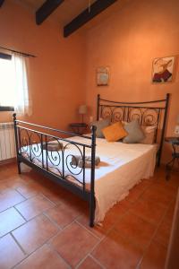 a bedroom with a black bed in a room at Finca Caballo Blanco in Montuiri