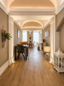a large living room with a table and chairs at CASA d’OLIVENÇA in Elvas